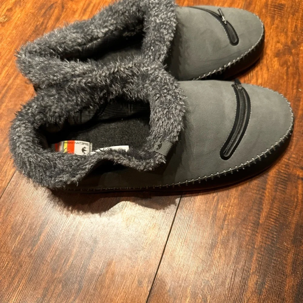 Freewaters Men’s Perfect Fit Slippers House Shoes Grey Slip On Shoes US12 EU46